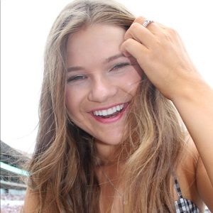 Meet your Posher, Carly